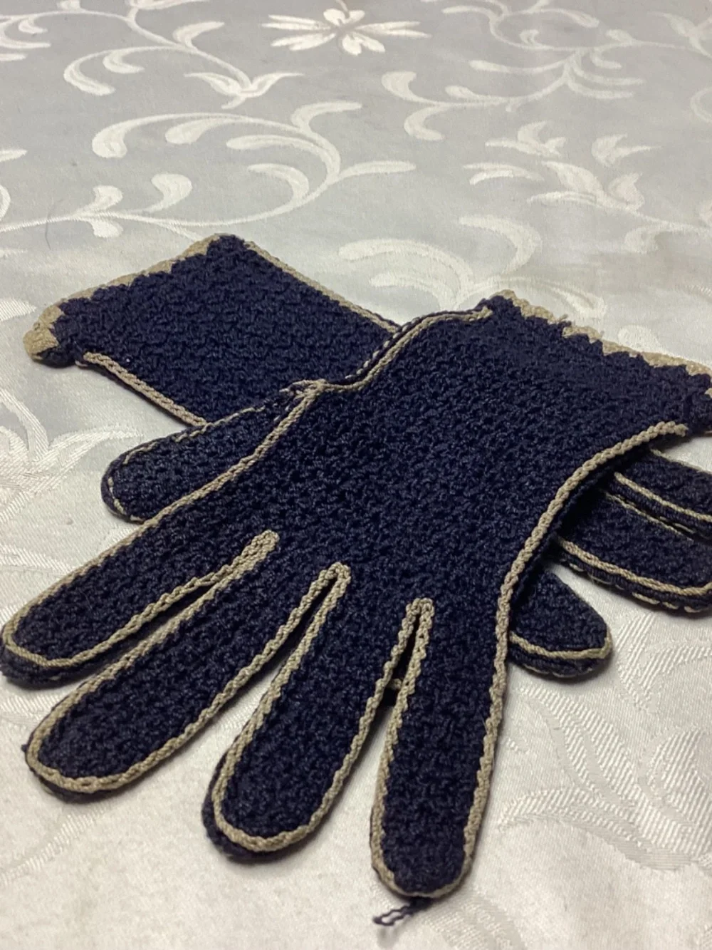 NAVY BLUE. HAND MADE GLOVES CROCHET. RAREST EVER FOUND 💃💃💃💙